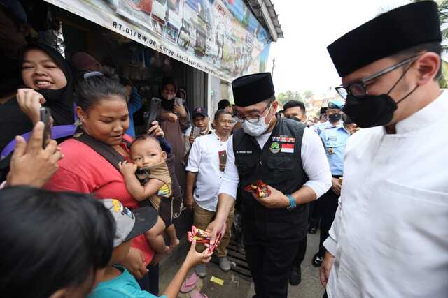 Emil Salurkan Bantuan Terdampak Longsor di Bogor