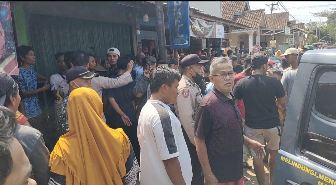 Jambret Kabur Menabrak Bocah Lalu Bonyok Dihakimi Warga