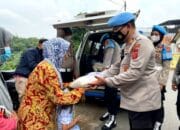Propam Cimahi Bagikan Sembako Kepada Masyarakat