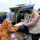 Propam Cimahi Bagikan Sembako Kepada Masyarakat