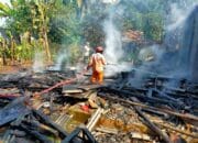 Kebakaran di Cipeuyeum Cianjur Ratakan Rumah Neni