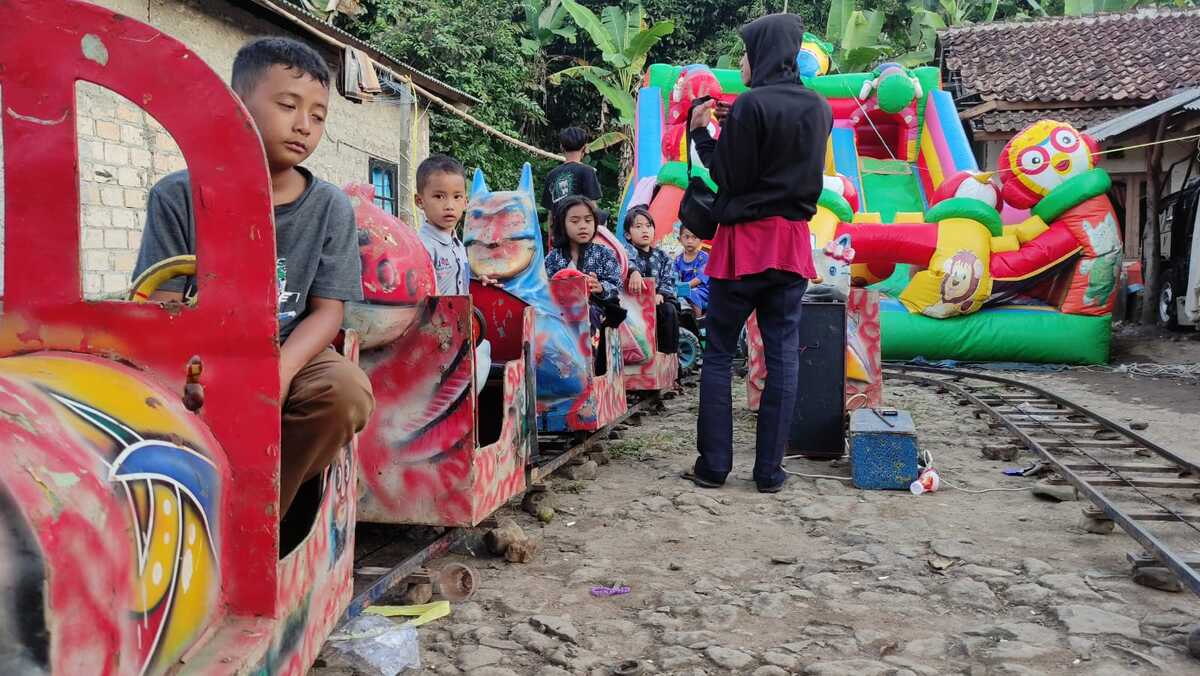 Sirojul Athfal Samenan, Pedagang Ketiban Berkah