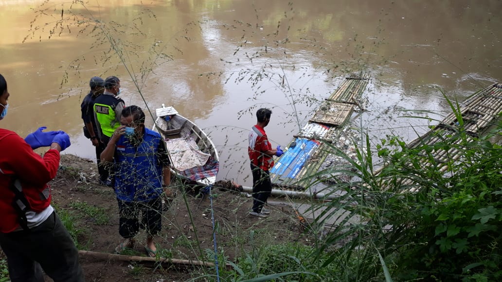 Mayat Tanpa Identitas Ditemukan Warga di Sungai Cisokan