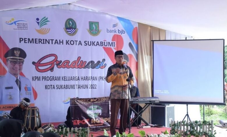 Pemkot Sukabumi Berikan 50 Sertifikat Graduasi kepada 50 KPM