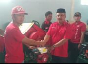 Petani Milenial Desa Mekarwangi Cianjur Menerima Bantuan