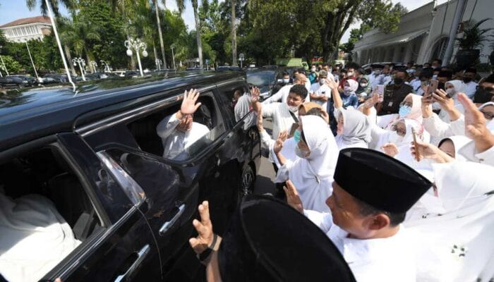 Ridwan Kamil Berangkat ke Tanah Suci Hari Ini