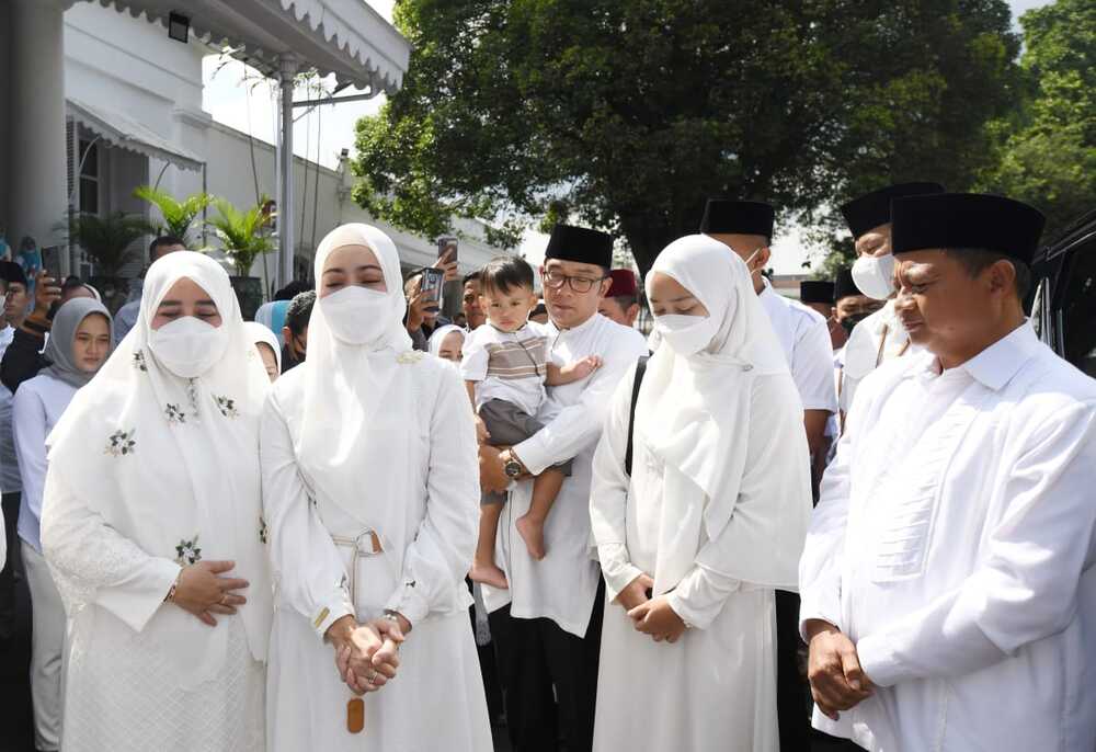Ridwan Kamil Berangkat ke Tanah Suci