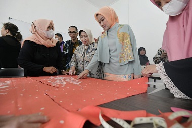 Atalia Resmikan Rumah Belajar Batik Tasikmalaya