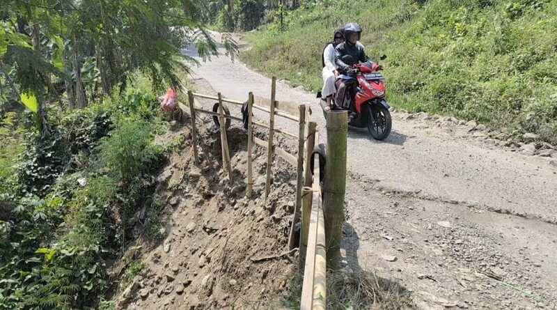 Bekas Longsor di Desa Cihea Mengancam Keselamatan