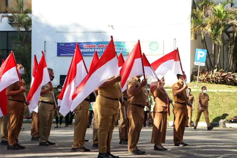 Pemkot Cimahi Bagikan 5.000 Bendera Merah Putih