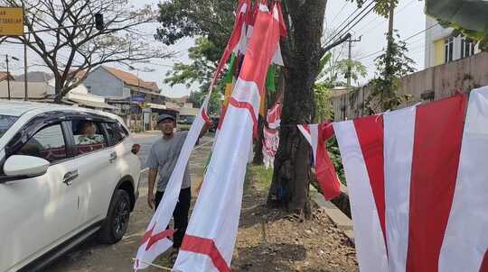 Penjual Bendera Merah Putih Masih Sepi Omset