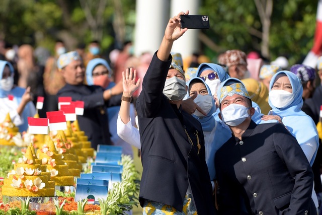 Ragam Budaya Hadir Pada Peringatan HUT Jabar ke-77