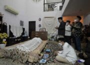 Ridwan Kamil Takziah ke Rumah Ayahanda Emil Dardak