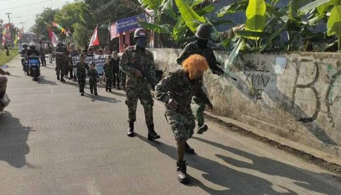Rombongan Karnaval RW 06 Gurudug Balik Kanan Kemacetan