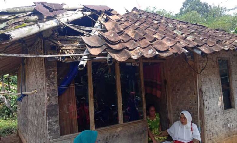 Rumah Pengemis Tunanetra di Cianjur Ini Nyaris Ambruk