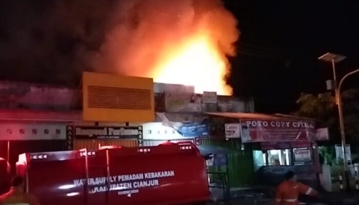 4 Ruko Terbakar di Ciranjang Cianjur Dini Hari Tadi