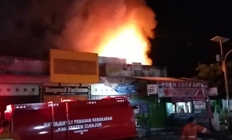 4 Ruko Terbakar di Ciranjang Cianjur Dini Hari Tadi