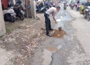 Jaga macet, Kapolsek Margaasih Atur Lalulintas di Nanjung
