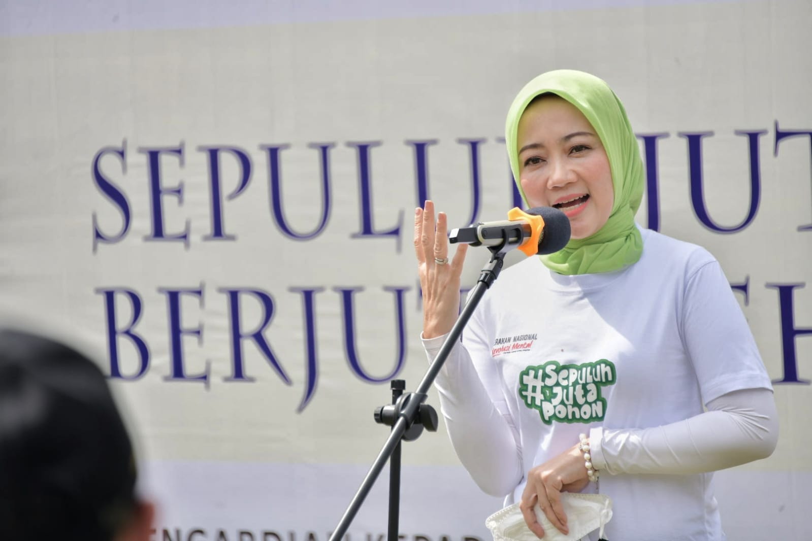 Atalia Ajak Lestarikan Lingkungan dengan Tanam Pohon