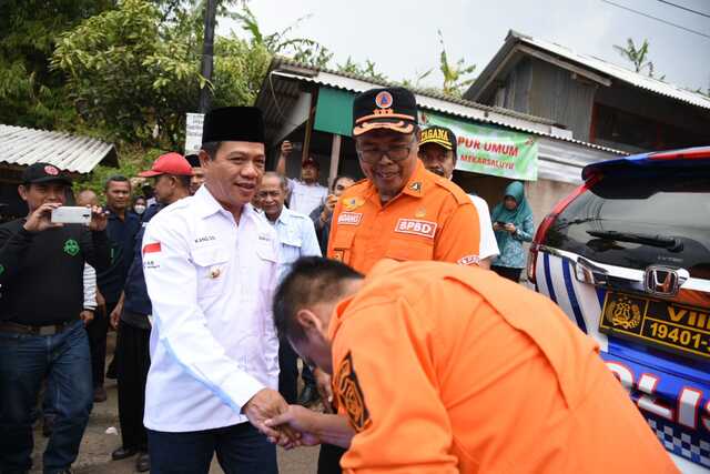 Bupati Bandung Tinjau Lokasi Bencana Cimenyan