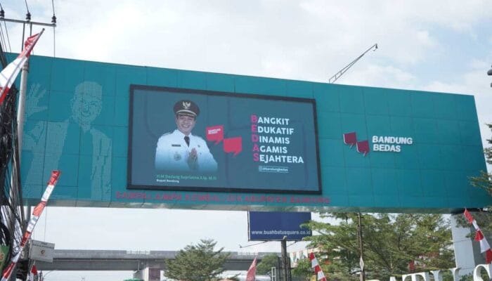 DS Resmikan 2 Gapura Videotron Bandung Bedas