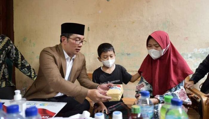 Emil Kunjungi Korban Kecelakaan Truk di Bekasi