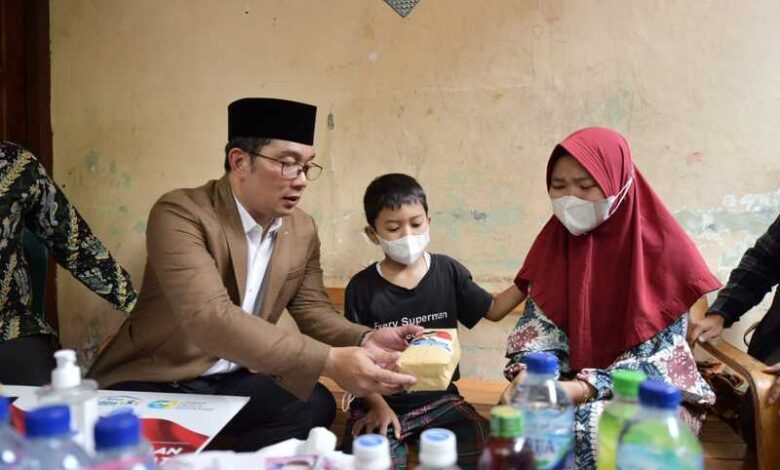 Emil Kunjungi Korban Kecelakaan Truk di Bekasi