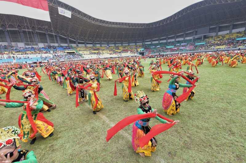 Emil Menari Ronggeng Bersama 3.000