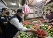 Emil Pantau Harga di Pasar Baltos Kota Bandung