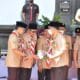 Fahmi Mendapat Lencana Darma Bakti