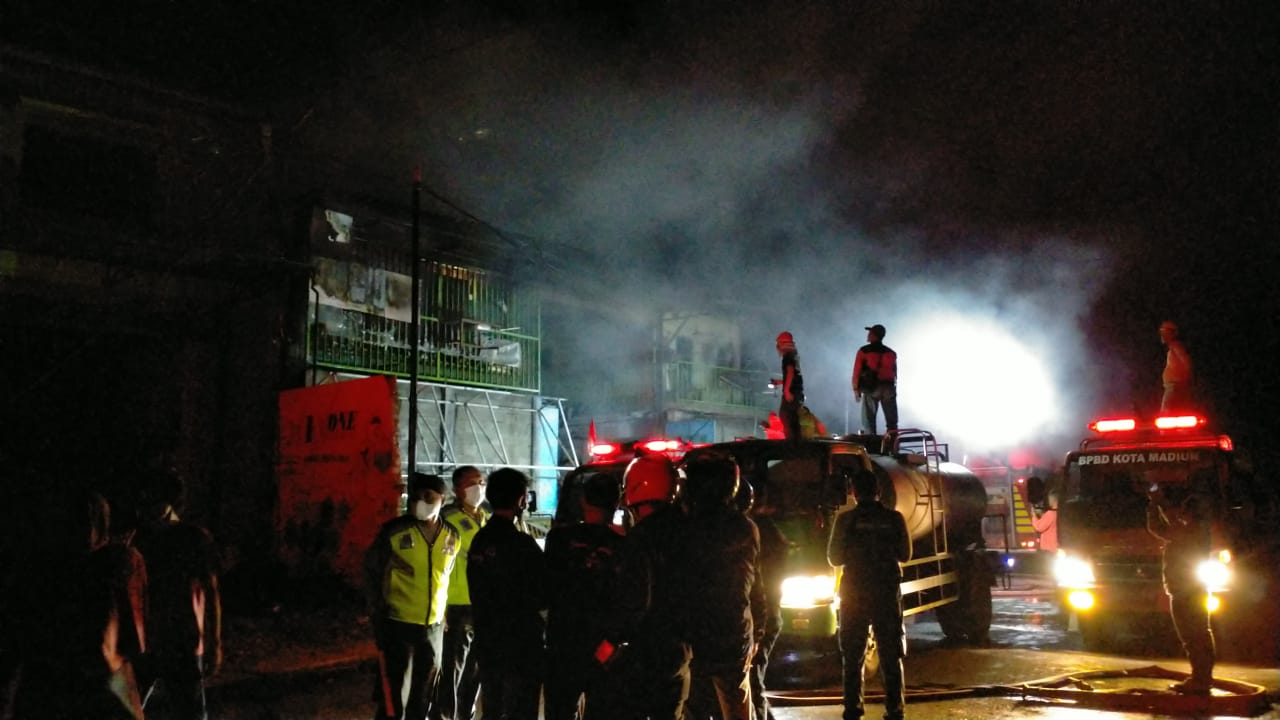 Gudang Rongsok di Madiun Terbakar