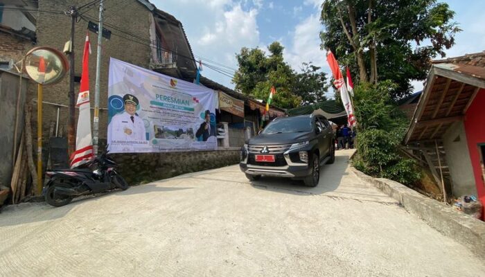 Jalan Rabat Beton di Kampung Salam Diresmikan