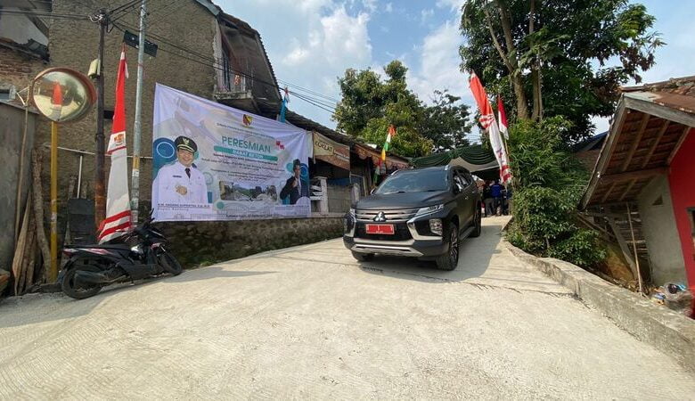 Jalan Rabat Beton di Kampung Salam Diresmikan