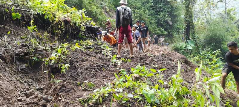 Longsor di Desa Sukarama Cianjur Timpa 1 Rumah