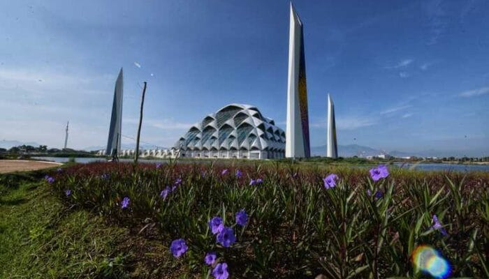 Masjid Raya Al-Jabbar Tak Lama Lagi Rampung