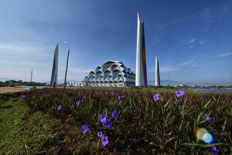 Masjid Raya Al-Jabbar Tak Lama Lagi Rampung