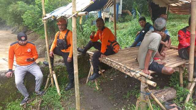 Nenek Epon Pergi dari Rumah, Petugas dan Keluarga Masih Mencari