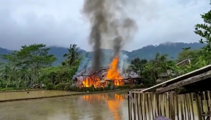 Rumah Maksum di Taggeung Cianjur Kebakaran