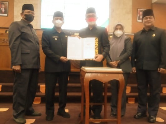 Sidang DPRD Umumkan Pemberhentian Walikota Cimahi