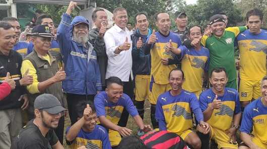 TB Mulyana Syahrudin Nonton Final Bola Antarkampung