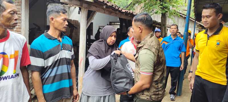 TNI AD dan Gabungan Perbaiki Pemukiman