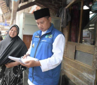 Wagub Uu Sambangi Rumah Warga Dibongkar Rentenir