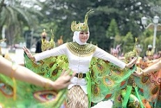 Warisan Budaya, Tari Merak Digelar Massal di Gedung Sate