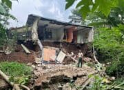 1 Rumah Warga di Ngamprah KBB Ambruk Tergerus Sungai