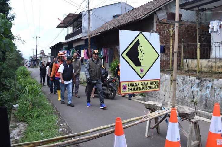 Fahmi Tinjau Titik Bencana di Kota Sukabumi 