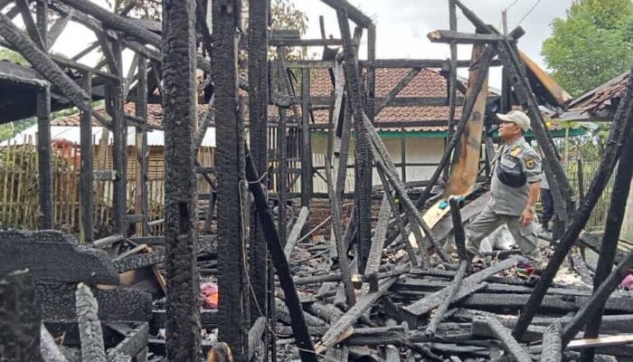 Kebakaran di Tanggeung Cianjur Melalap 2 Rumah Warga
