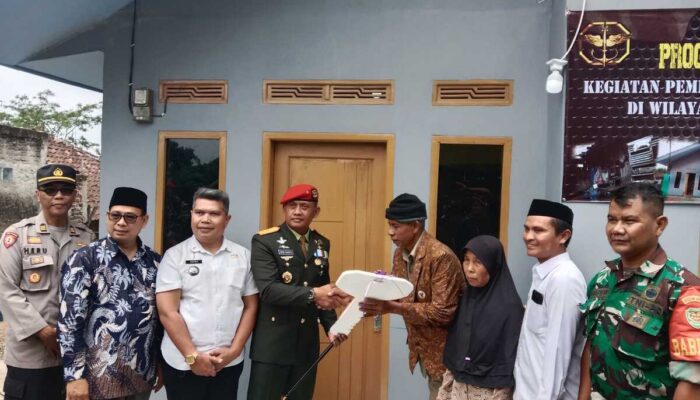 Peringati HUT Ke-77 TNI, Pusdiklatpassus Rehab 2 RTLH