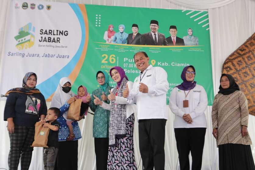 Ridwan Kamil Awali Siaran Keliling di Pasar Galuh