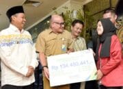 Uu Serahkan Klaim BPJS kepada Ahli Waris Pekerja