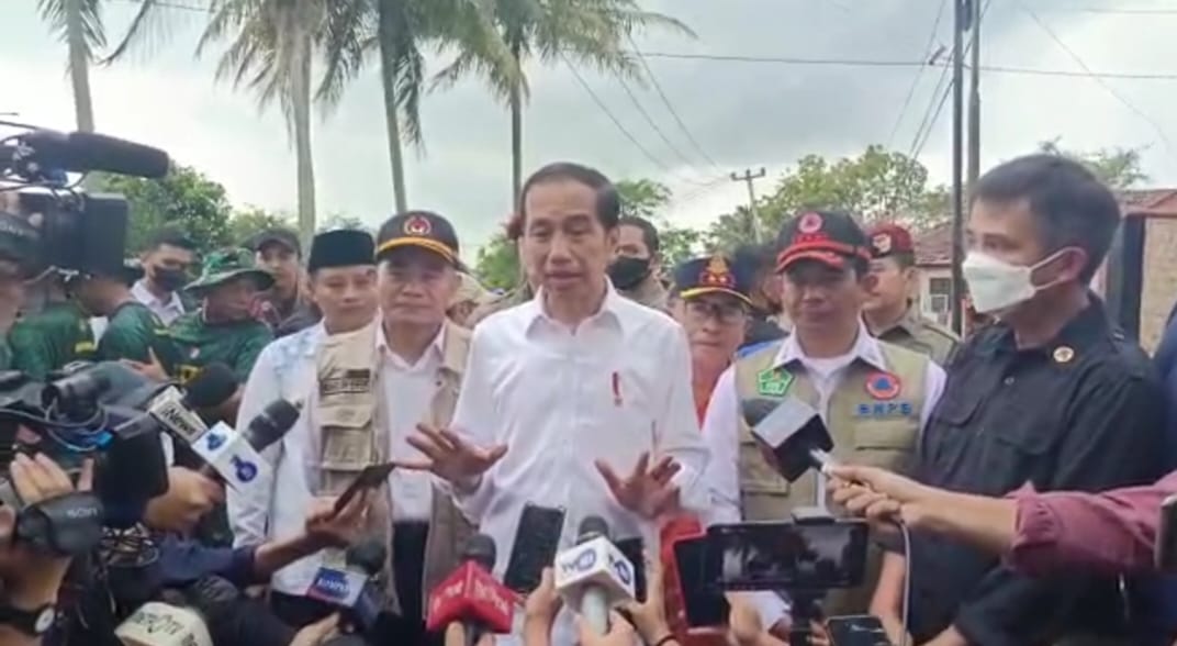 Jokowi Kunjungi Korban Gempa Cianjur